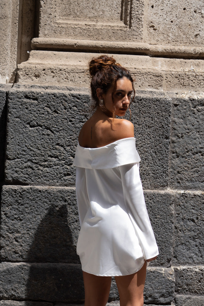 White fashion off the shoulder short dress