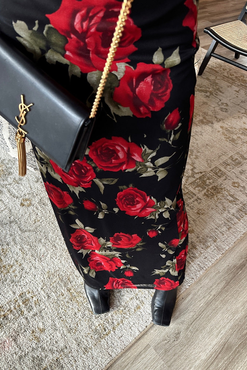 Black pencil skirt shop with red roses